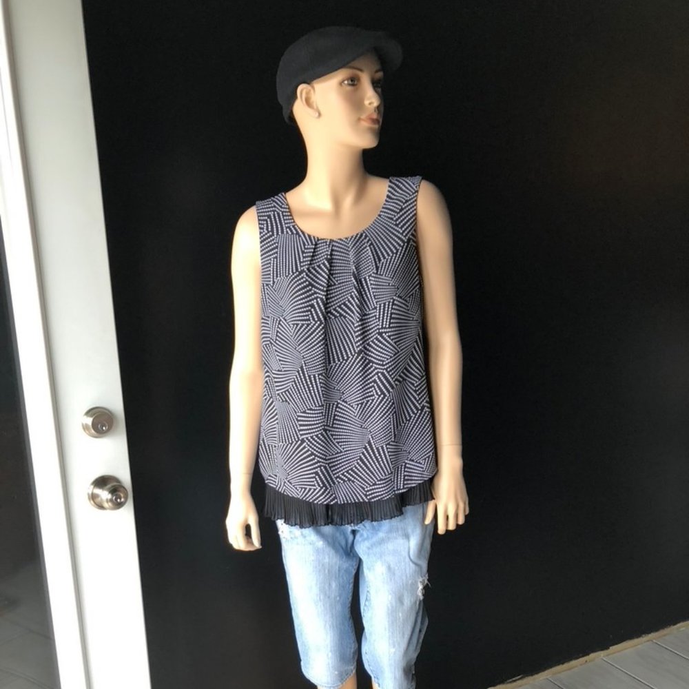 Sleeveless White House Black Market Top